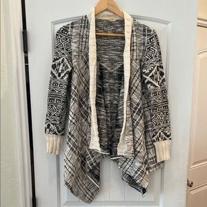 Anthropologie Women's Black and White Patterned Sweater